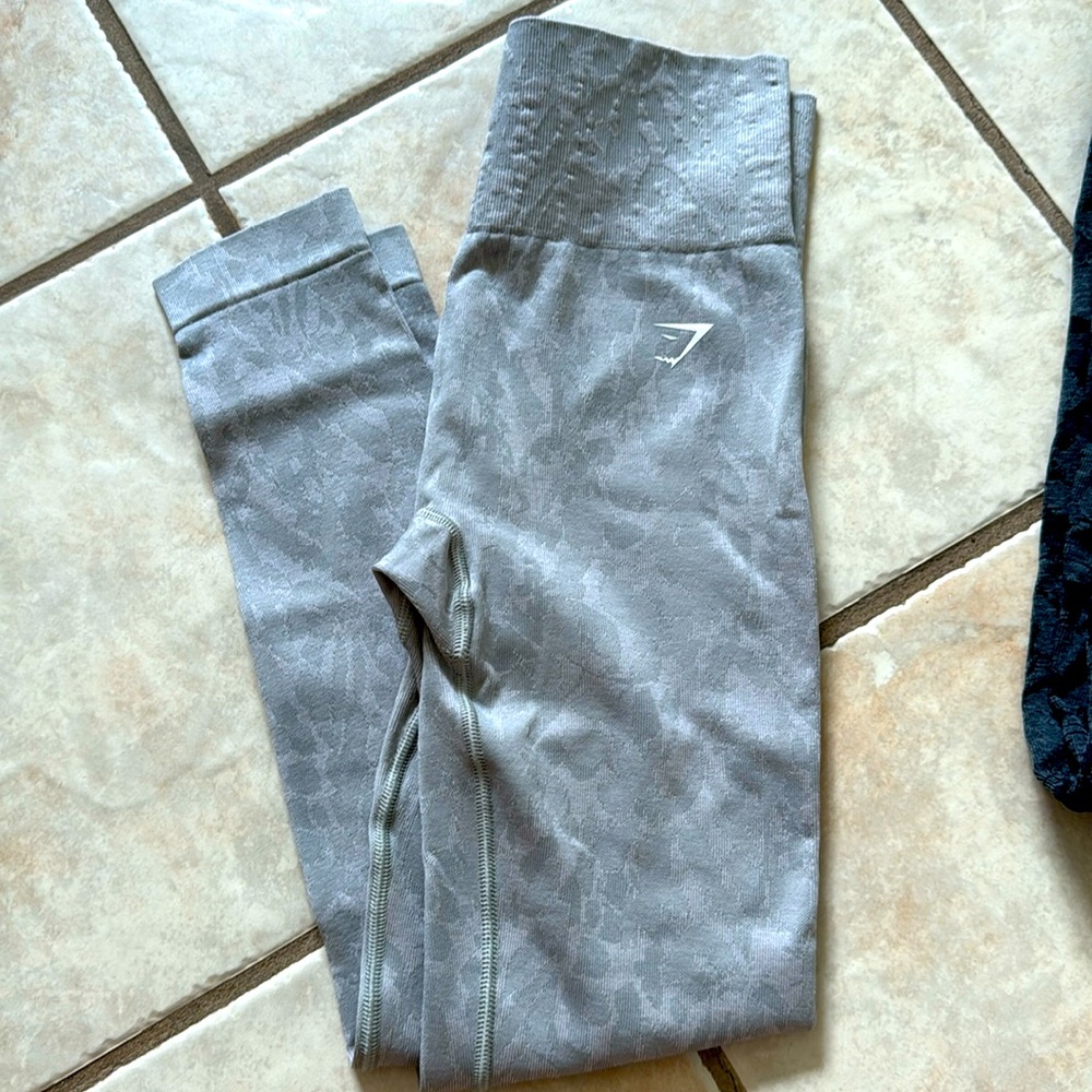 Gym shark leggings
